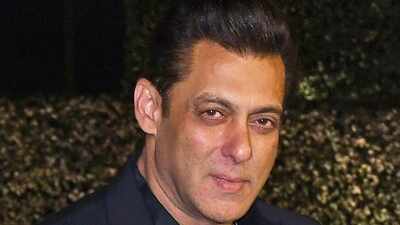 Salman Khan was thrown out of school for not paying fees, earned Rs 75 as a background dancer at the age of 14, now has a net worth of Rs 3000 crore