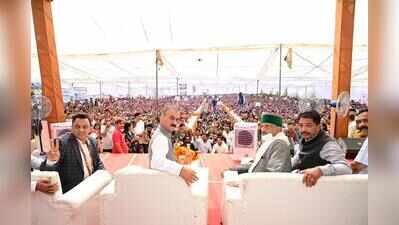 CM distributes Rs 5.7 crore welfare assistance to 1,471 construction workers