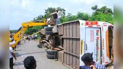 4 women killed as bus overturns on ghat road