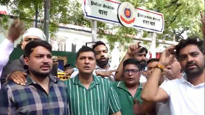 AAP holds protest after 3 women journalists allege sexual harassment by cops - key points