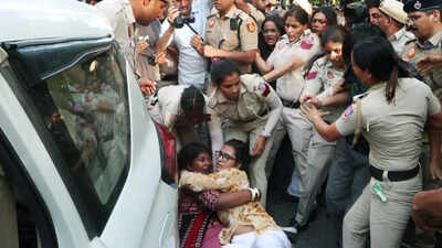 CEC protest intensifies in Delhi; AISA, AAP workers detained as marches hit barricades