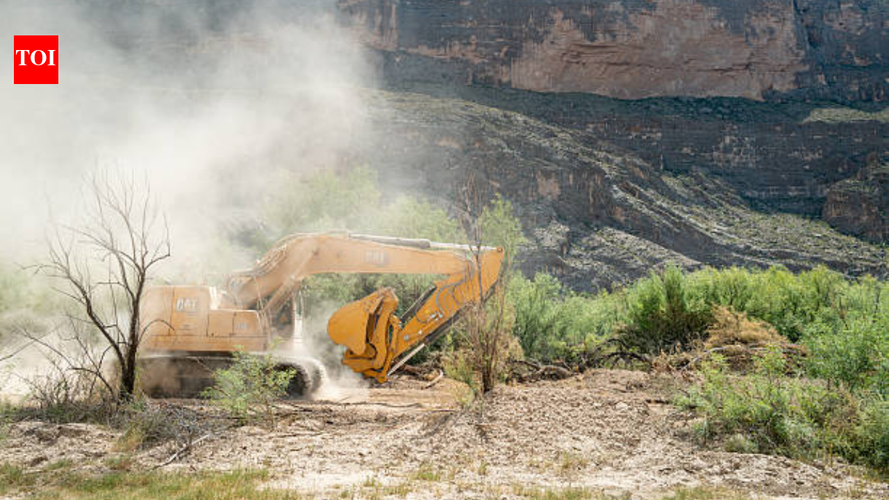 Texas landowners feared border wall would cut off Rio Grande access; judge blocks Big Bend construction