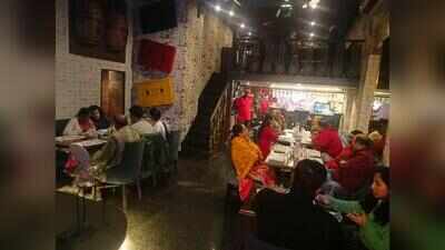 Kolkata restos & bars make most of football-puja shopping crowd combo