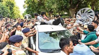 Protesters climb barricades, confront police in march against CEC Gyanesh Kumar in Delhi; 120 detained