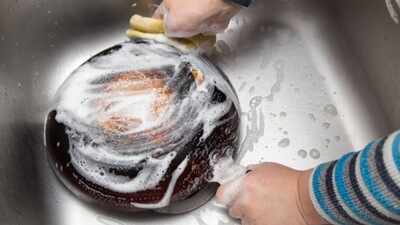 How to clean a burnt pan in minutes: Easy salt, vinegar and baking soda cleaning hack to remove stubborn stains