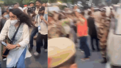 Woman protestor at Jantar Mantar takes bus key and flees; cops push bus after it gets stranded