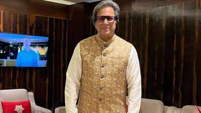 FIRE BREAKS OUT at Talat Aziz's Juhu residence; wife Bina rescued through bathroom window, singer says, 'We have lost precious belongings'