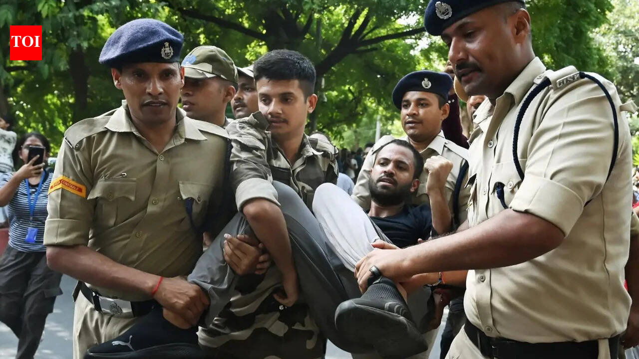 Delhi Police skip name tags at Jantar Mantar to avoid social media targeting