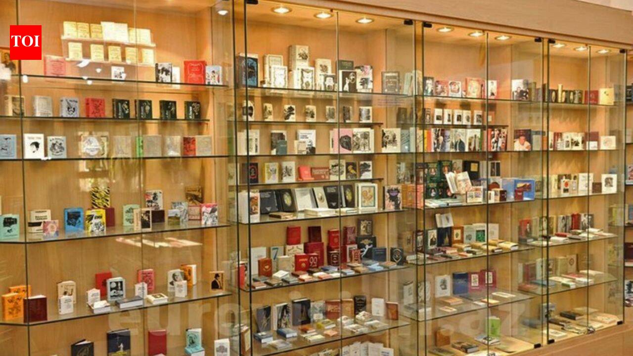 Azerbaijani woman’s decades-long collection now holds 8,000 miniature books