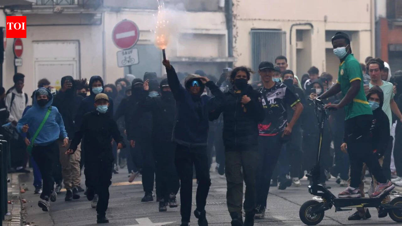 France school protests: 15-year-old student loses hand in stun grenade incident