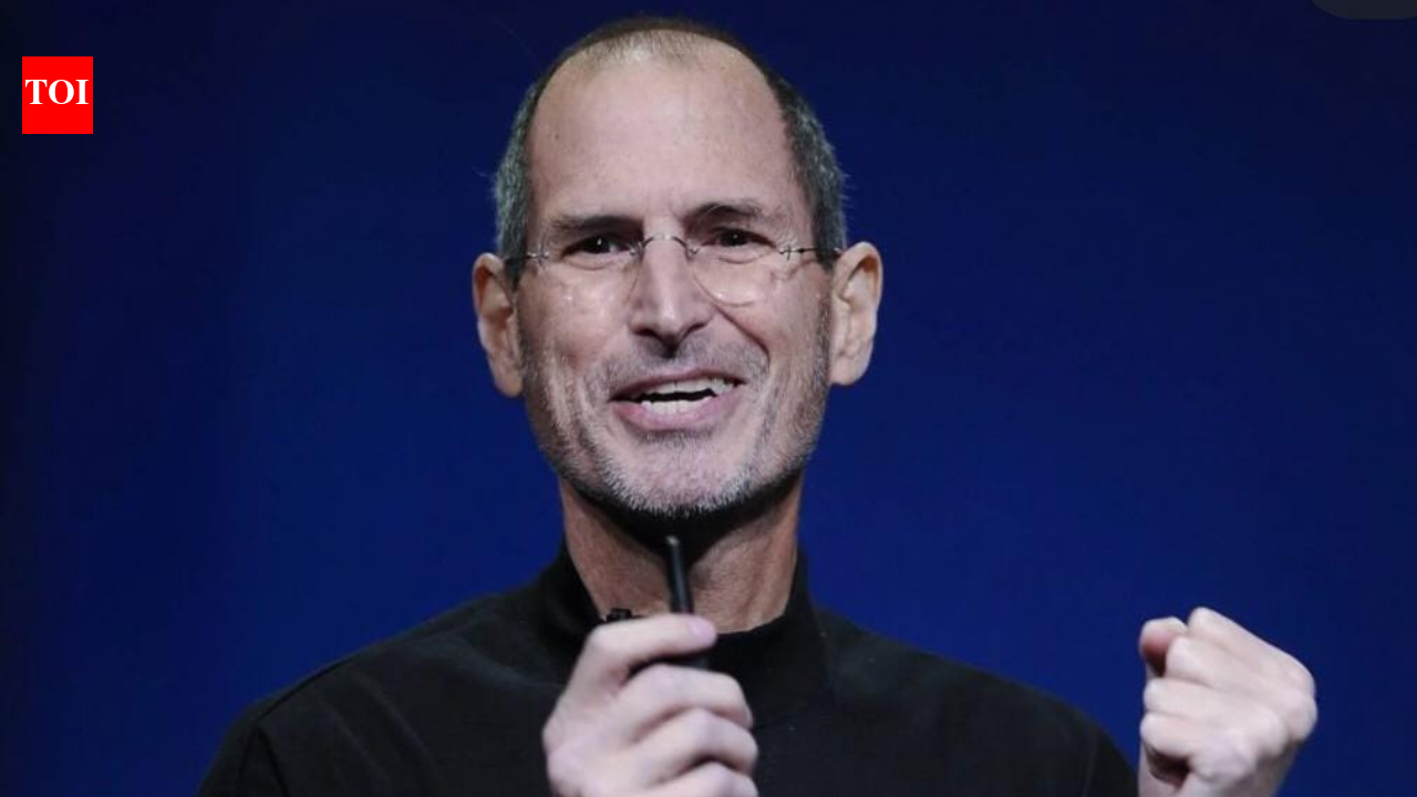 Steve Jobs 15-Year Anniversary Drives Iconic Sneaker Resurgence | Seller Opportunity in Heritage Footwear & Celebrity Merchandise
