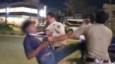 Drunk fight turns violent in Bengaluru: Youths  attack 2 police constables, 1 arrested