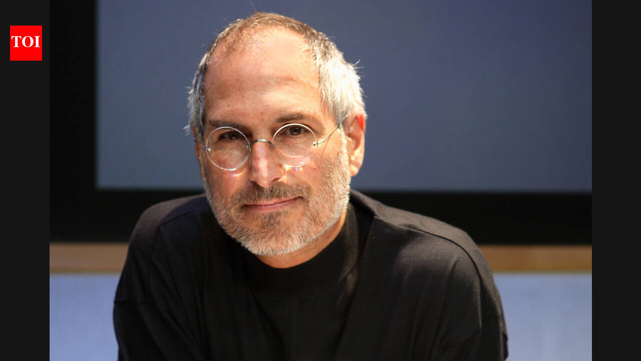 Steve Jobs 15-Year Anniversary Drives Iconic Sneaker Resurgence | Seller Opportunity in Heritage Footwear & Celebrity Merchandise