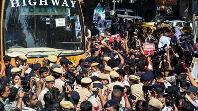 Delhi court grants bail to 17 students, journalists arrested during CEC protest