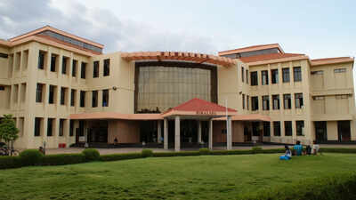 JEE Advanced 2026: 97 of top 100 rankers choose just 3 IITs; check which ones
