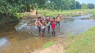 No bridge, pregnant woman carried on cot for 1km to road in Chatra