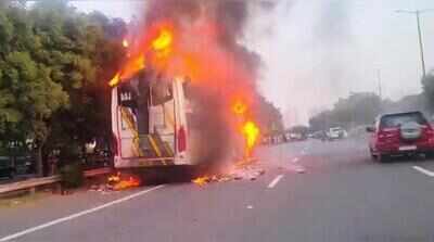 Another sleeper bus on fire, lucky escape for 32 as driver decides to stop