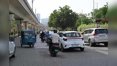 No police to stop them, e-ricks and autos take wrong way to Botanical Garden