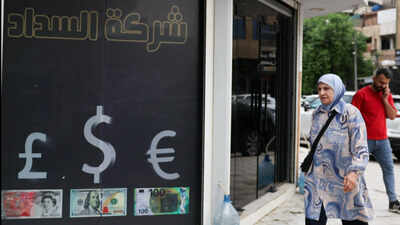 Iraq’s dinar takes a hit as official rate resets, market rate crosses 1,700