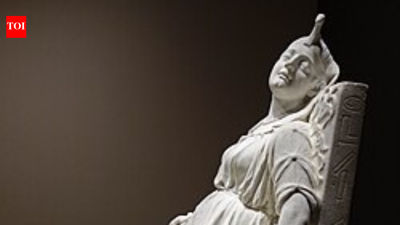 In 1876, a New York artist sculpted Cleopatra’s death; 100 years later, it was found as a horse’s gravestone