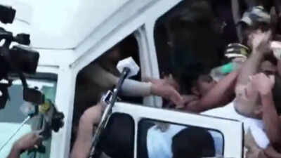 Protesters detained as opposition MPs' buses stopped before Jantar Mantar - top developments