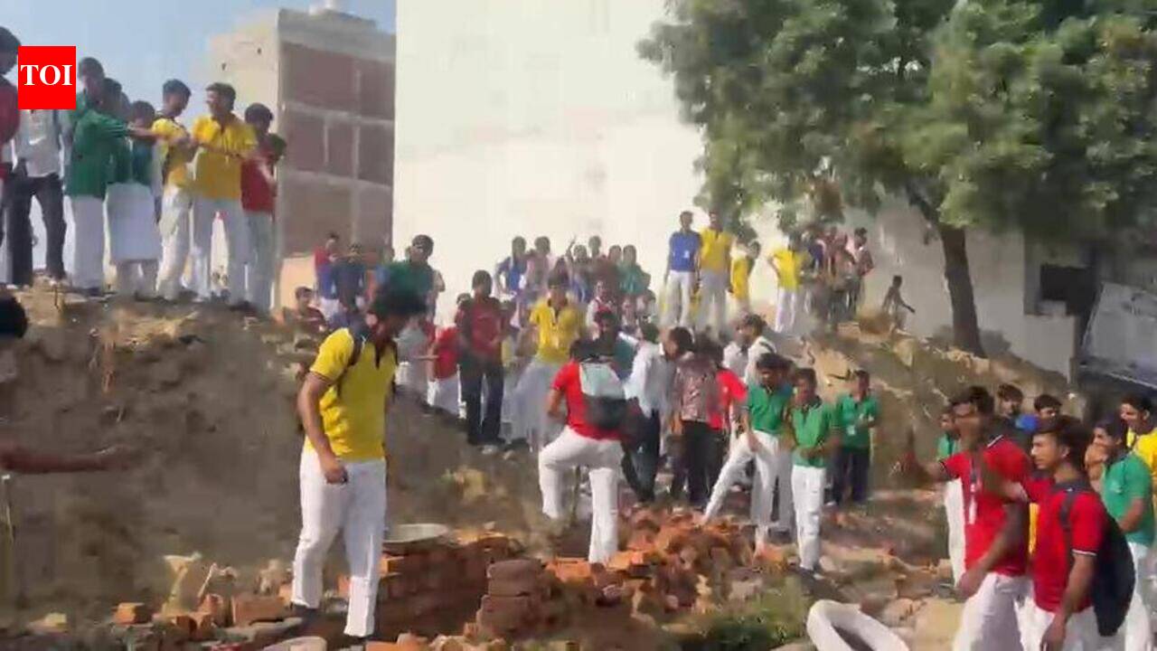 Students take to streets as ‘land sharks' try to grab school land in Dankaur