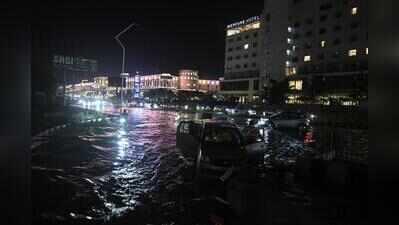 Swollen Gomti halts last rites, floods temple & stadium