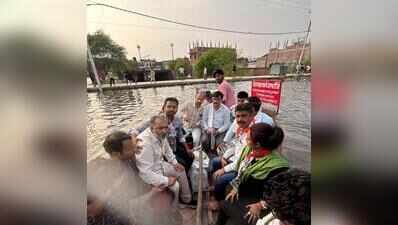UP Cong team distributes relief material in flood-hit Faizullaganj
