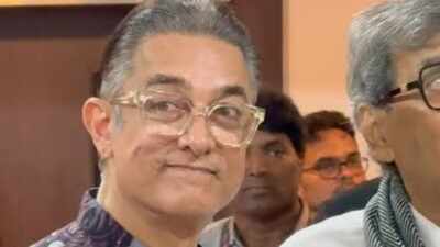 Aamir Khan stops dyeing his hair; says the process had become boring; Subhash Ghai explains, 'he's studying character'