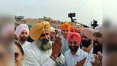 ‘Not day of politics’: Back as Punjab Cong chief, Pargat first visits Golden Temple, drops in at Giani Tea Stall