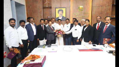 Lawyers’ delegation meets TN law minister seeking enactment oflaw for protection of advocates