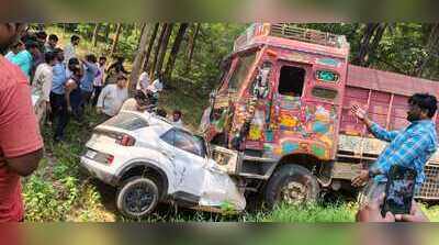 CRPF jawan dead, 5 hurt as truck rams 2 vehicles