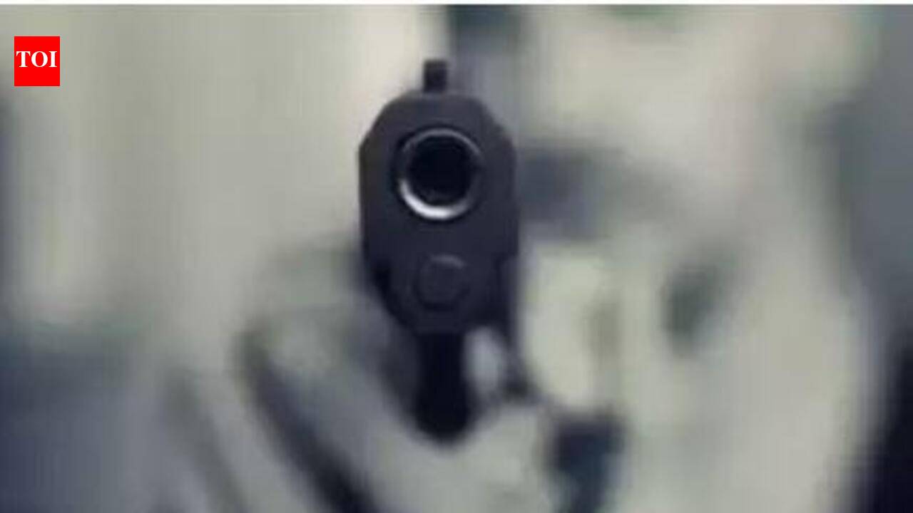 Bike-borne assailants gun down trader in Bhojpur, 2 relatives held