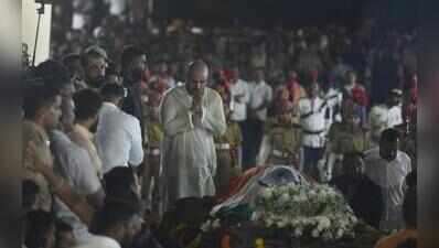 Thousands bid final goodbye to Natsamrat at Donje farmhouse near Khadakwasla
