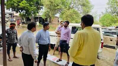 Gomti continues to rise, 52 boats deployed for relief