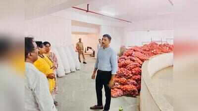 Gomti continues to rise, 52 boats deployed for relief