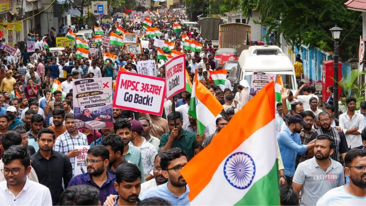 Pune MPSC student protest 2026: Why are students protesting? Paper leak ...