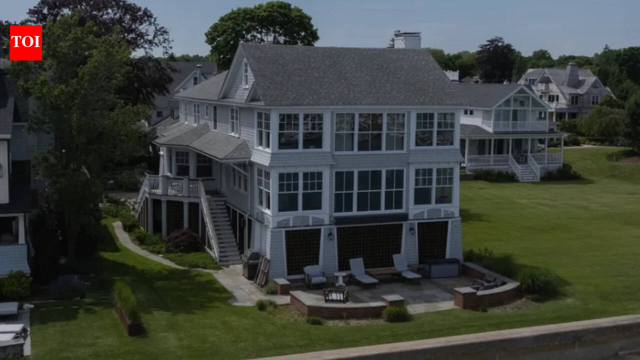 Glass-wrapped Connecticut waterfront home with lighthouse-like design goes to auction for $2.1 M