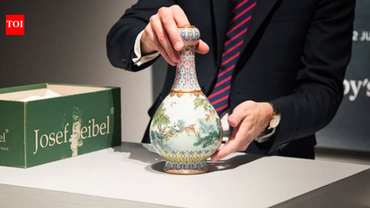 French family finds rare Chinese vase in attic, takes it to Sotheby’s in shoebox; sells for €16.18m