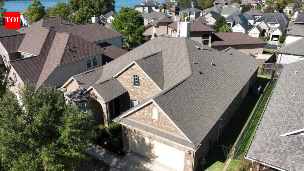 Texas neighbours fight over five-foot land strip; court upholds easement and $100 trespass award