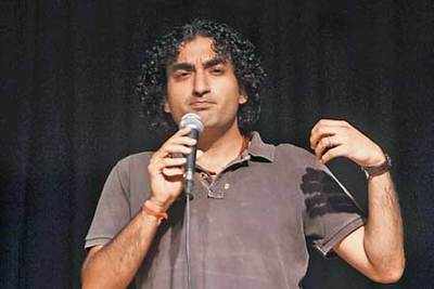 Deepak Dhamija hosted a comedy event in Delhi