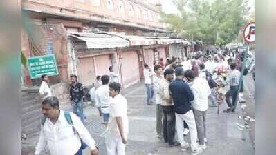 125 shops shut in Hawa Mahal market over JMC challans