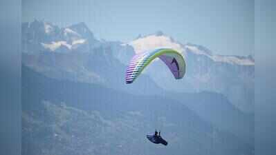 Paraglider makes emergency landing