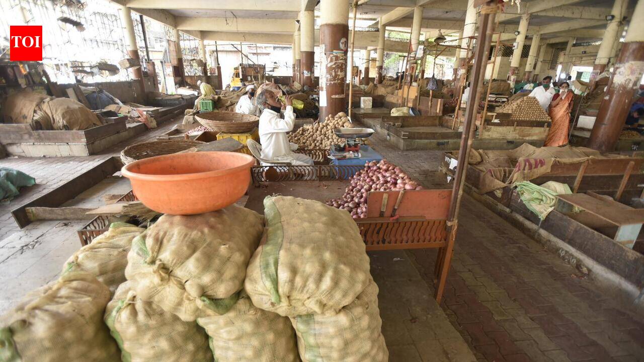 Power cuts disrupt Market Yard traders during festive season