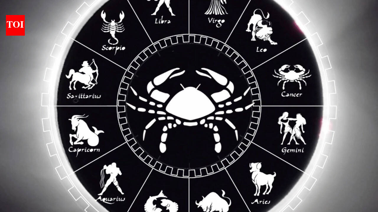 Cancer Shani Horoscope Today, 12 October 2026: Somvar Moon brings focus on mother and property papers