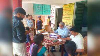 Divisional commissioner inspects polling booths in Ramgarh