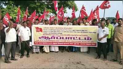 Salem railway goods shed workers oppose 24-hour work order, protest