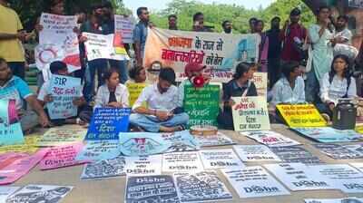 Left wing students’ organisations stage SIR protest in Prayagraj