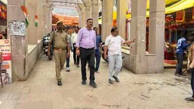 Crowds at ghats, preps in temples on Navratri eve