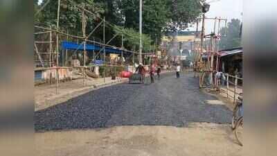 Civic bodies shift gear as Kol, Salt Lake pre-puja road repair drive enters last leg
